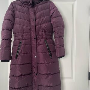 Elegant Women's Purple Puffer Jacket long 40” length w/Zipper and Snap  XS